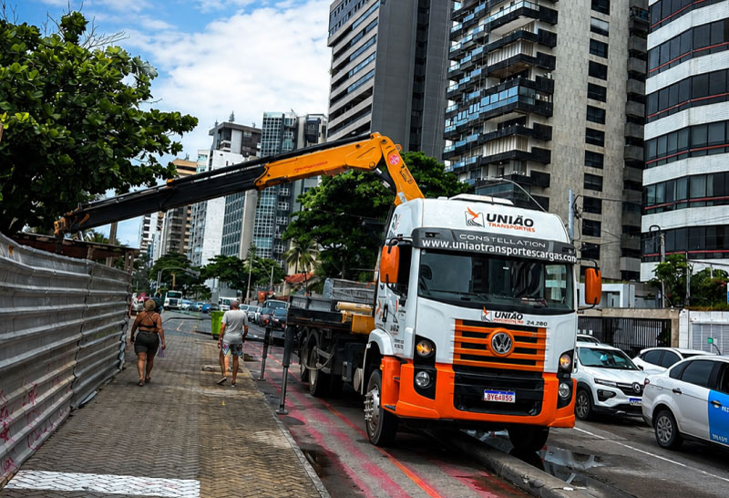 Caminhão munck para içamento de cargas em Recife
